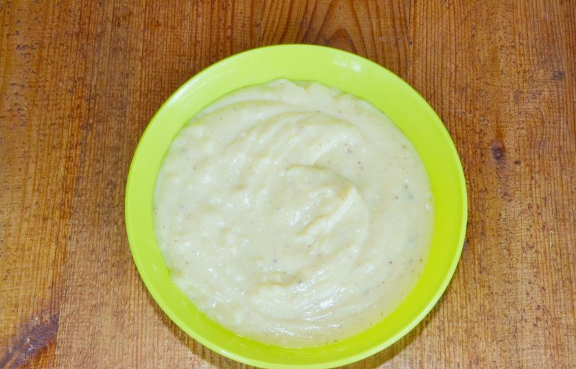 1. Этап. Торт с корицей: Введите полученную смесь в кипящее молоко, заварите крем. Снимите с огня и остудите.