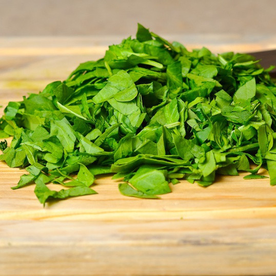 1. Этап. Сааг Шпинат: Измельчить шпинат.