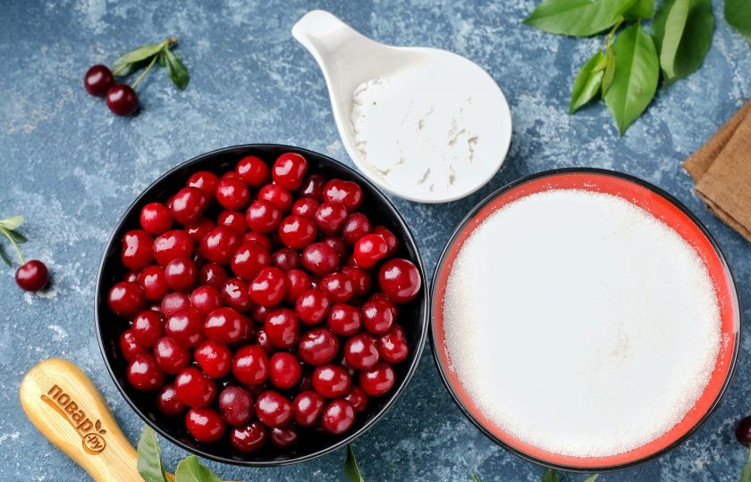 1. Этап. Джем из вишни с крахмалом: Подготовьте все ингредиенты.