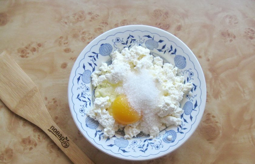 1. Этап. Запеканка с тыквой и творогом: Соль и сахар.