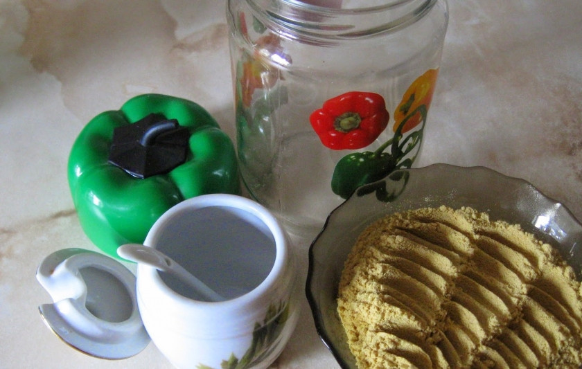 1. Этап. Горчица из горчичного порошка: Подготовьте заранее необходимые ингредиенты.