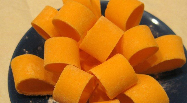 1. Этап. Торт на день рождения мальчику: Вот такой красивый бант получается.