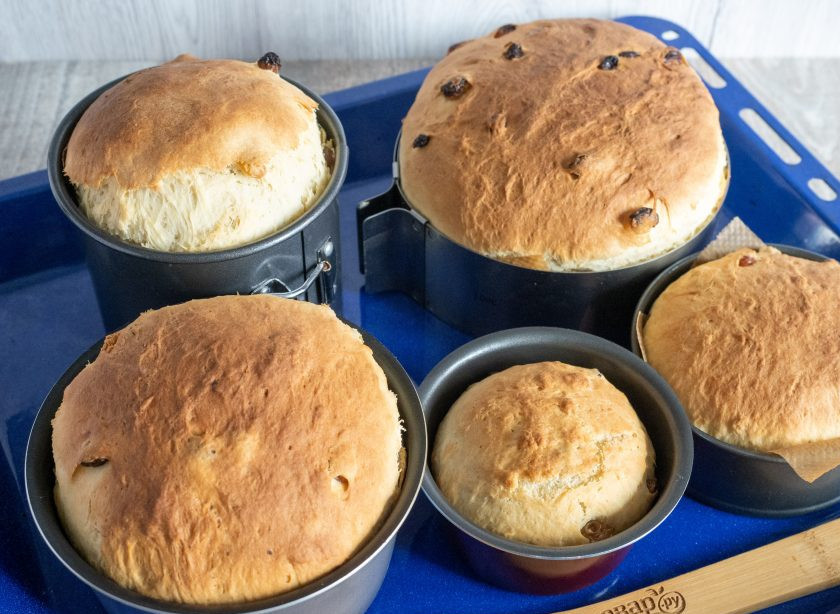 1. Этап. Кулич который не черствеет: А крупные выпекайте 40-45 минут. Готовые куличи не вынимая из формы положите на жаропрочную поверхность на бок. Оставьте до полного остывания.