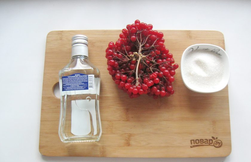 1. Этап. Настойка из калины: Подготовьте ингредиенты для приготовления настойки из калины.