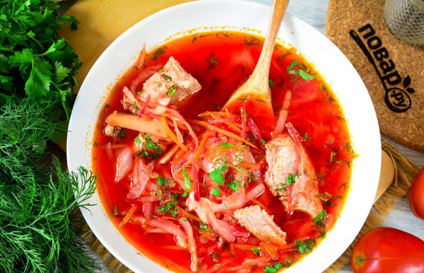 1. Этап. Борщ без зажарки: Горячий борщ без зажарки подавайте к столу.