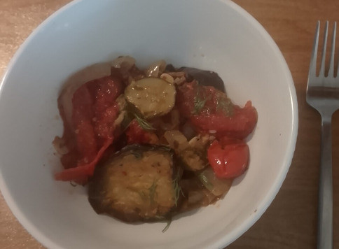 1. Этап. Аджапсандал. Летний и зимний: Разложить по блюдам. Посыпать любимой зеленью. У меня укроп. Можно подавать. Приятного аппетита всем.