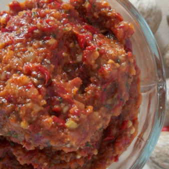 Аджика с орехами