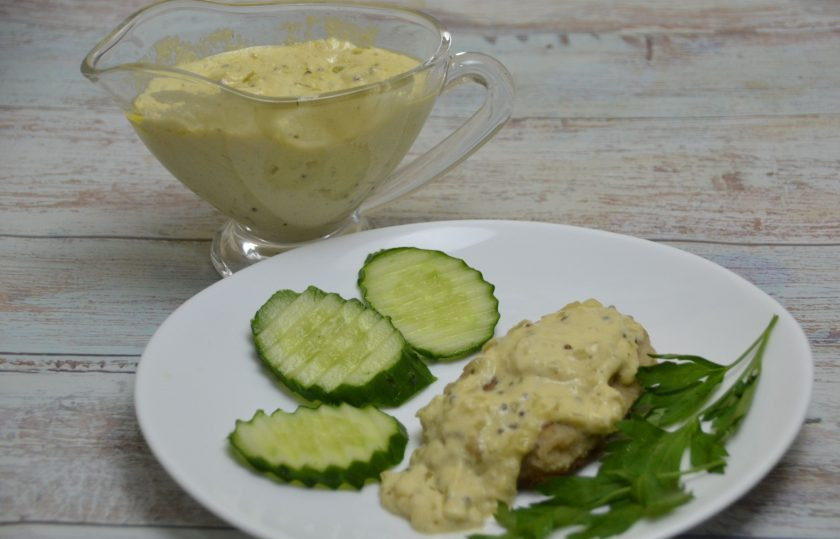 1. Этап. Французский горчичный соус: Я использовала соус к куриной котлете, он отлично дополнил нейтральный вкус курицы приятной сливочно-горчичной ноткой.