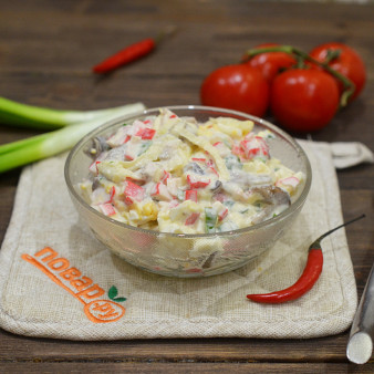 Салат с маринованными грибами