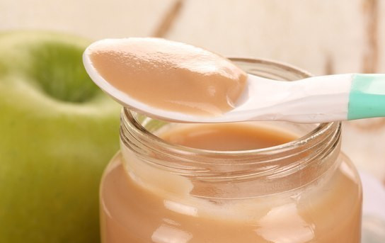 1. Этап. Пюре из яблок со сгущёнкой: 4. Горячее пюре перекладываем в сухие стерильные баночки, закатываем на зиму. Или же кушаем свежим! Храните пюре в прохладном месте (в холодильнике) до трех месяцев.