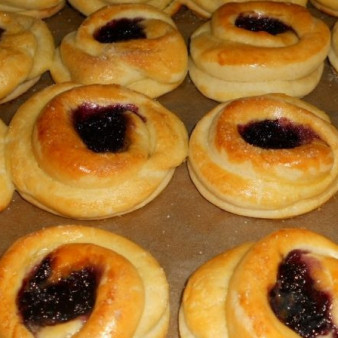 Булочки с вареньем в духовке