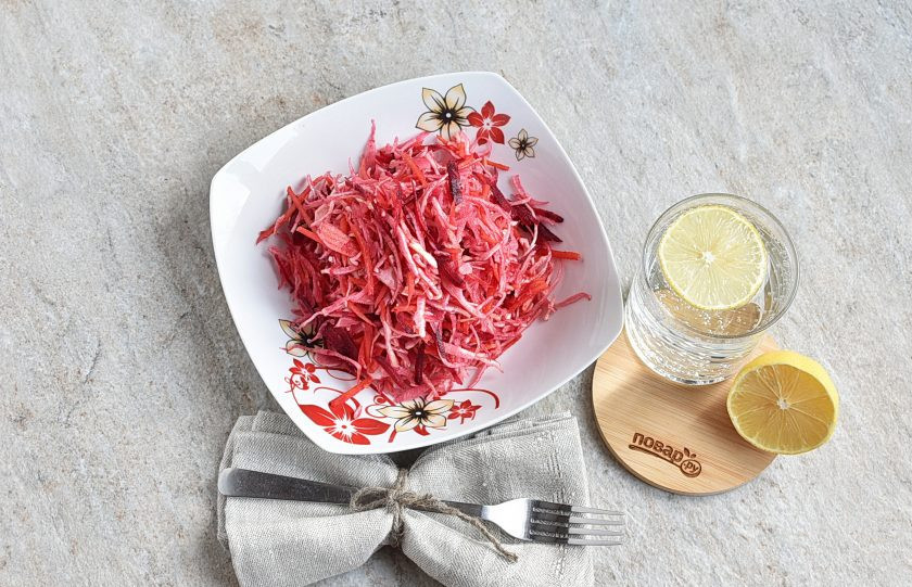 1. Этап. Салат Щетка: Сразу же подавайте салат к столу.