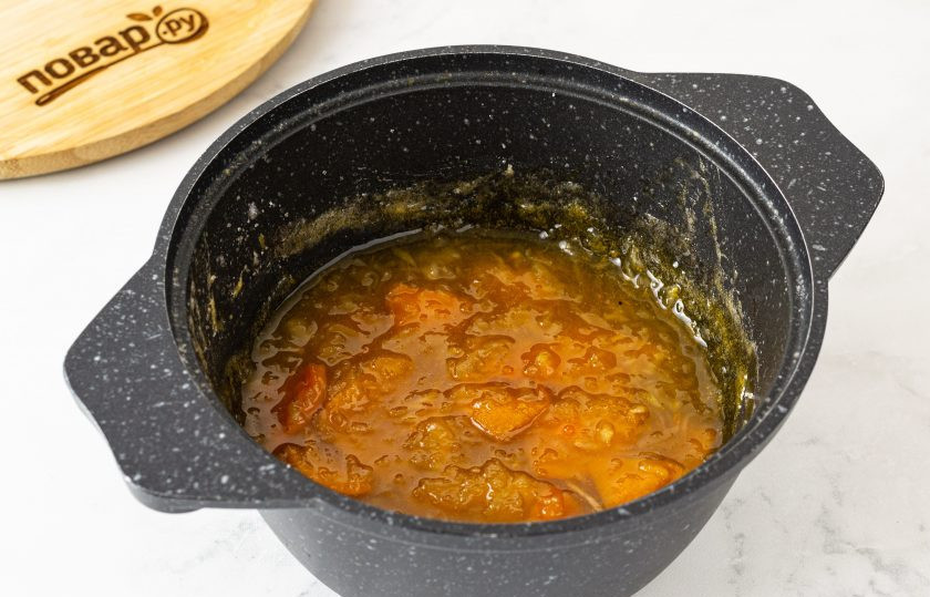 1. Этап. Варенье из абрикосов с грушами: Уваривайте варенье на небольшом огне 25-30 минут.