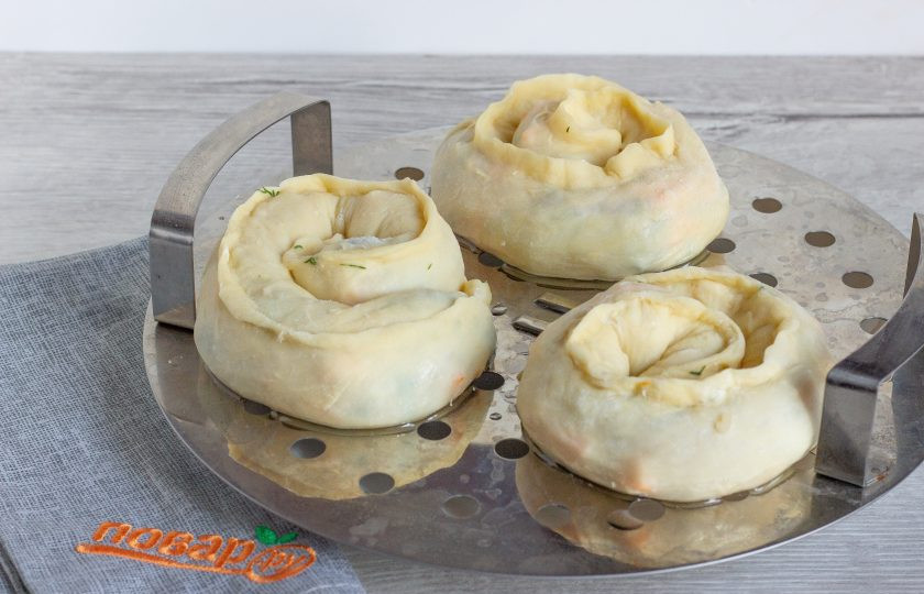 1. Этап. Гуль-ханум с тыквой и курицей: Варите гуль-ханум в пароварке в течение 30 минут.