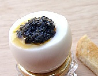 1. Этап. Бутерброд с черной икрой: Если вы можете себе позволить, то вот отличная идея для завтрака!