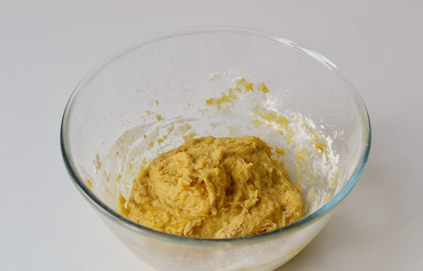 1. Этап. Постное тыквенное печенье: Перемешайте до однородного состояния.