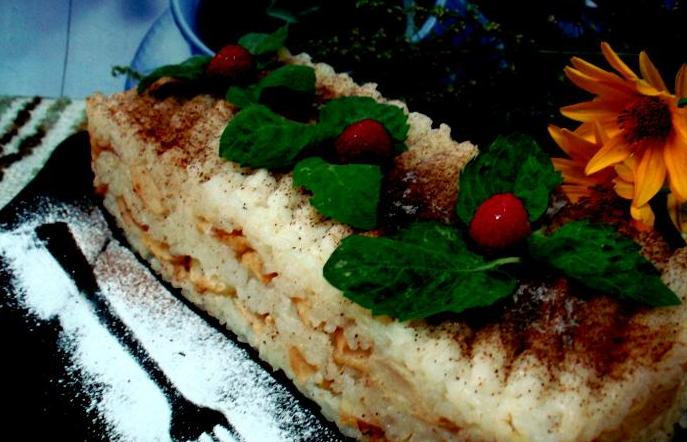 1. Этап. Рисовая запеканка с яблоками: Накрываем запеканку фольгой и ставим в разогретую до 180 градусов духовку на пол часа. Когда запеканка немного остынет, извлекаем ее из формы, выкладываем на блюдо и украшаем корицей и ягодами. Приятного всем аппетита!