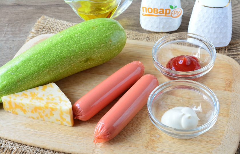 1. Этап. Мини-пиццы из кабачков: Подготовьте все ингредиенты.