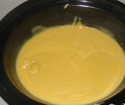 1. Этап. Чечевичный суп: 6. Переложить суп обратно в кастрюлю, добавить тмин и кайенский перец, приправить солью и перцем по вкусу. Готовить суп на максимальном огне еще 47 минут, попробовать на вкус и при желании добавить еще соли или перца. Налить суп в тарелки и посыпать петрушкой.