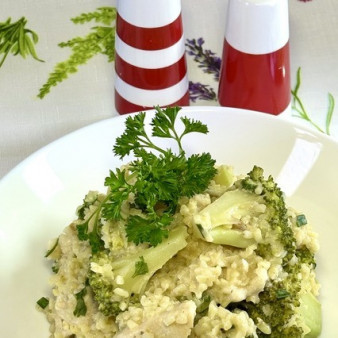 Куриное филе с брокколи и булгуром