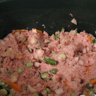 1. Этап. Пюре из индейки: Хорошенько перемешайте.