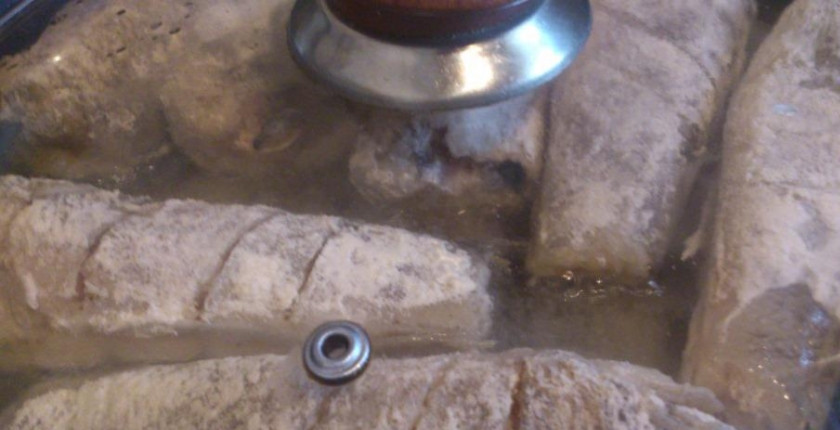 1. Этап. Вкусная жареная рыба: Жарим на разогретой сковородке в масле. С двух сторон. Периодически закрываем крышку, чтоб не сухая была рыба.