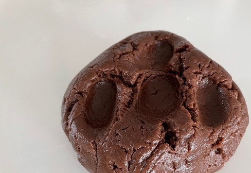 1. Этап. Шоколадно-кофейное печенье: Для печенья смешиваем все ингредиенты, должен получиться ком теста, похожий на пластилин. Сливочное масло берем размягченное, муки 2 стакана (200 мл стаканы), тесто должно хорошо держать форму.