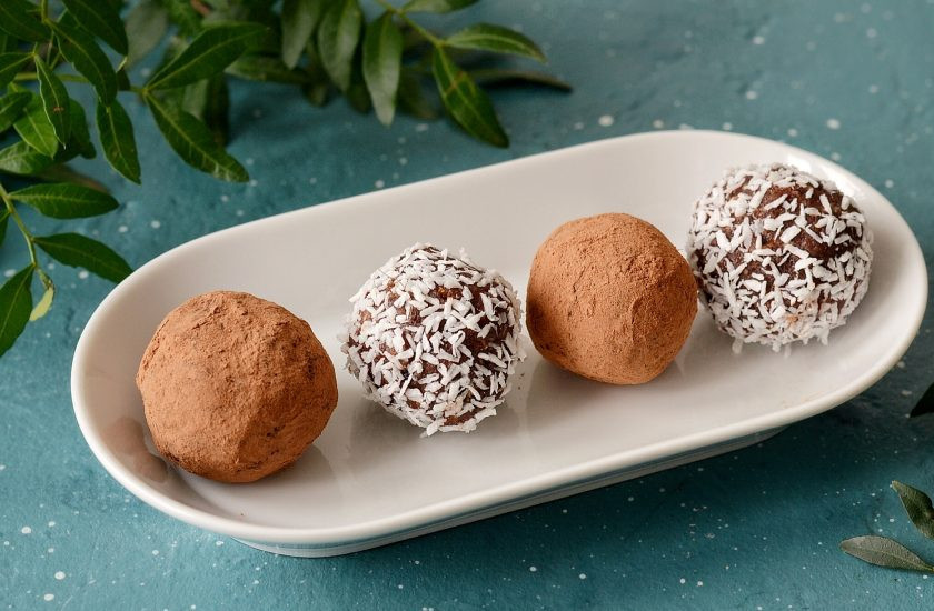 1. Этап. Конфеты из фиников и орехов без сахара: Конфеты из фиников и орехов готовы. Приятного чаепития!