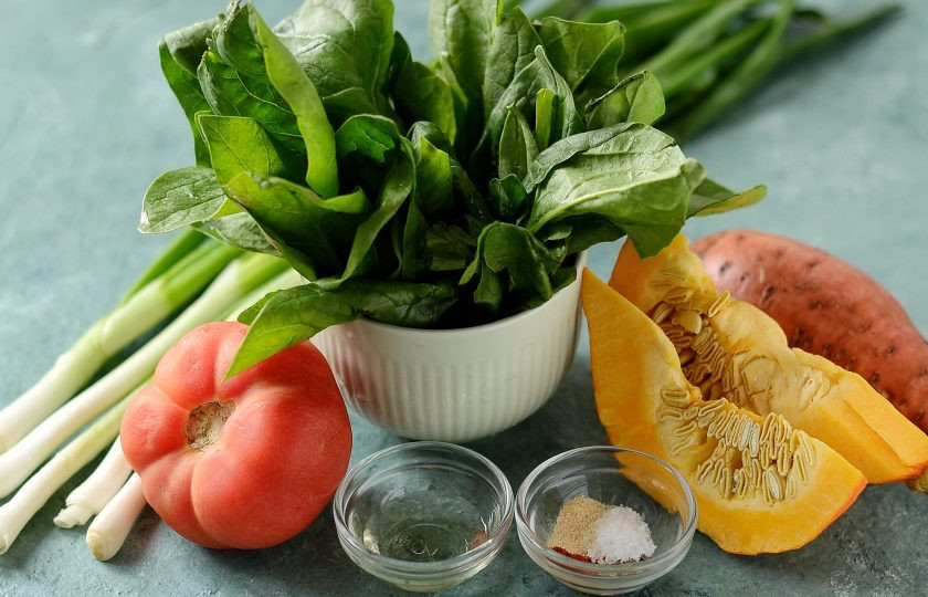 1. Этап. Суп из тыквы и шпината: Подготовьте все ингредиенты.