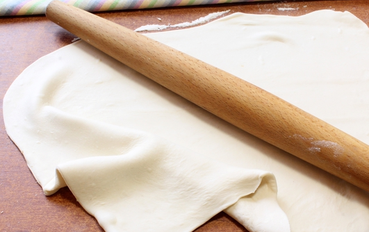 1. Этап. Вертута с творогом и зеленью: 3. Слоеное тесто нужно очень тоненько раскатать.