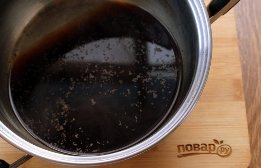 1. Этап. Шоколадный чайный пирог: Заварите чай кипятком, остудите.