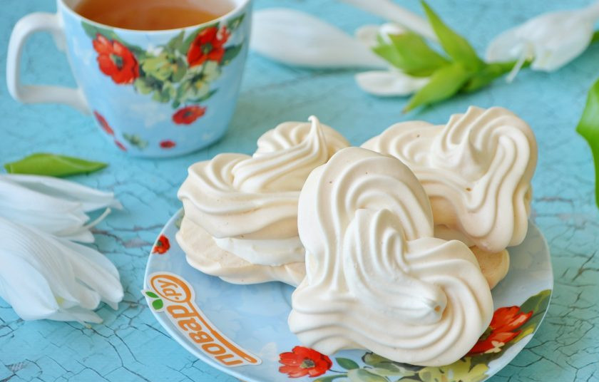 1. Этап. Меренги-сердечки с мороженым: 9. Приятного чаепития!