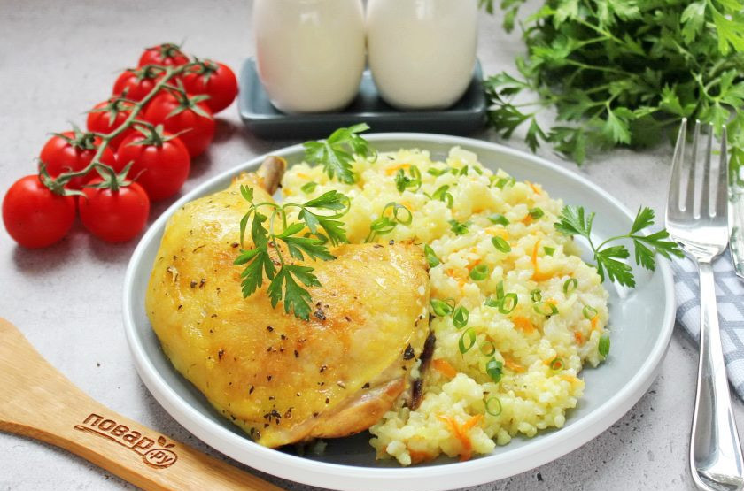 1. Этап. Окорочка с рисом в духовке: Окорочка с рисом в духовке готовы. Подавайте с овощами и соленьями.