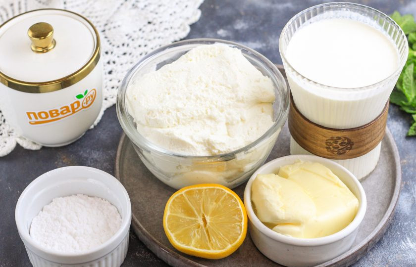 1. Этап. Чиз крем для выравнивания торта: Подготовьте указанные ингредиенты. По желанию можно использовать жирный творожный сыр и не использовать сливочное масло. Допустимо заменить сахарную пудру обычным сахаром, а также добавить ароматизаторы или красители. Сливки охладите, а масло наоборот — достаньте из холодильника заранее.