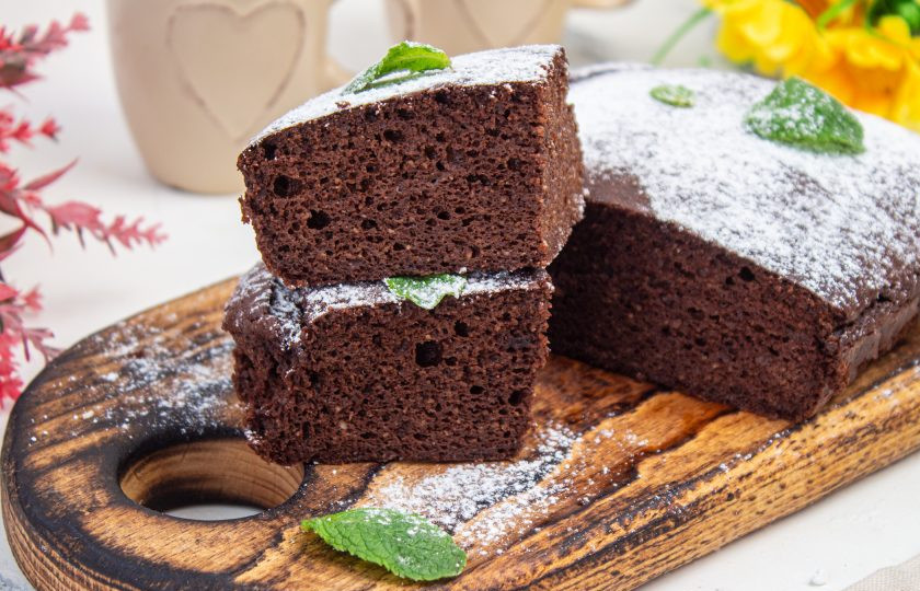 1. Этап. Кето-брауни: Нарежьте брауни на кусочки и подавайте к столу. Приятного аппетита!