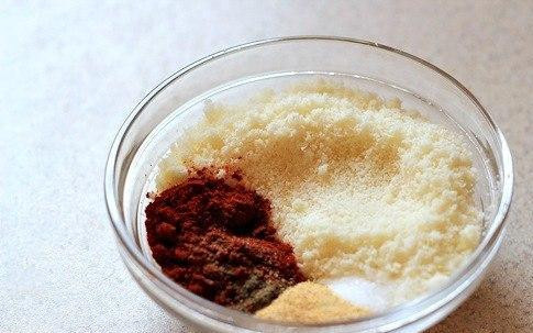 1. Этап. Жареный картофель с пармезаном: В небольшой тарелочке смешайте пармезан, соль, перец, паприку и немного сахарной пудры.