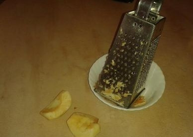 1. Этап. Постное яблочное печенье: И натрите на мелкой терке. Нам понадобится стакан яблочной массы.