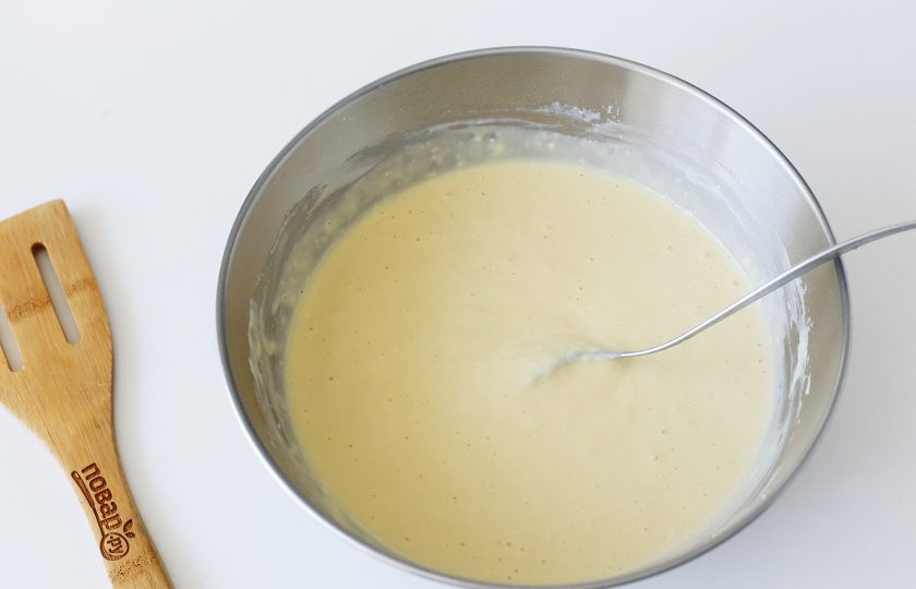 1. Этап. Пирог на майонезе в мультиварке: Снова все перемешайте до однородного состояния. Тесто готово.