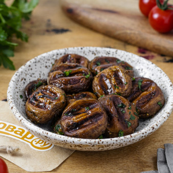 Шампиньоны на гриле с чесноком и оливковым маслом