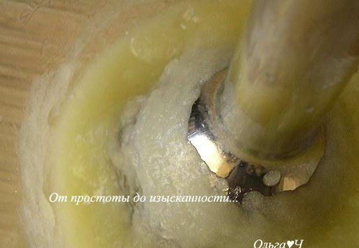 1. Этап. Десерт «Дынный шоколад»: Дыню измельчите с помощью блендера в пюре.