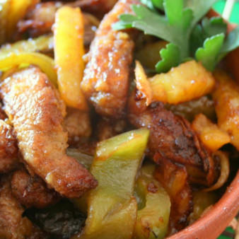 Мясо с ананасом