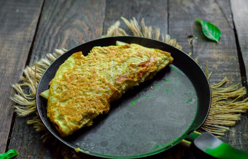 1. Этап. Овсяноблин с яблоком: Заверните овсяноблин пополам и подавайте к столу.