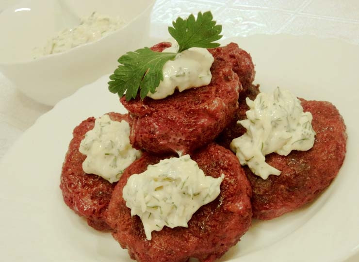 1. Этап. Свекольные котлеты без яиц: 8. Свекольные котлеты готовы! Подавать можно со сметаной. Приятного аппетита!