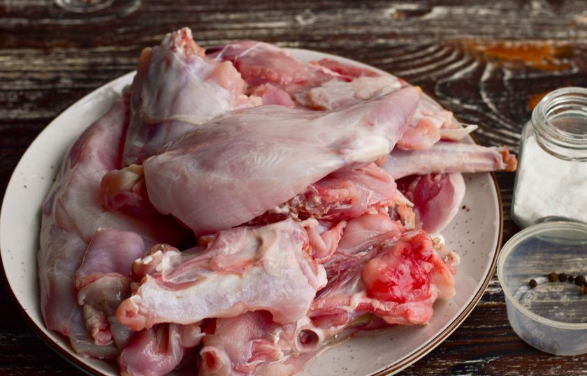 1. Этап. Кролик диетический в мультиварке: Подготовьте ингредиенты.