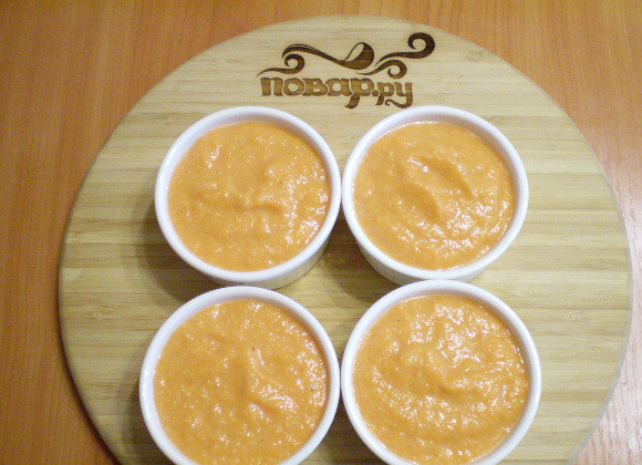 1. Этап. Морковная запеканка на скорую руку: 7. Раскладываем по формочкам. Ставим в горячую духовку и выпекаем при 180 градусах 20 минут.