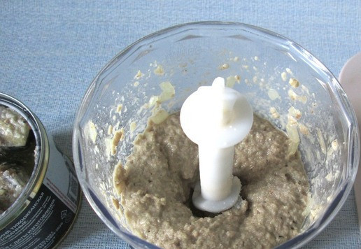 1. Этап. Сливочное масло с сардинами: Всё измельчить.