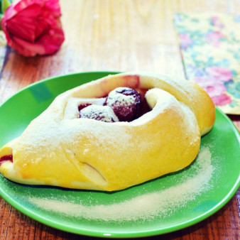 Булочки с клубникой