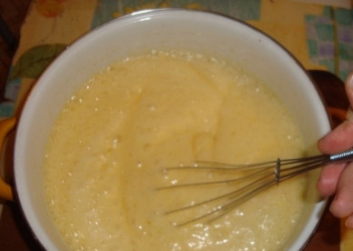 1. Этап. Торт Пизанская башня: 4. Убираем с огня и взбиваем венчиком или миксером.