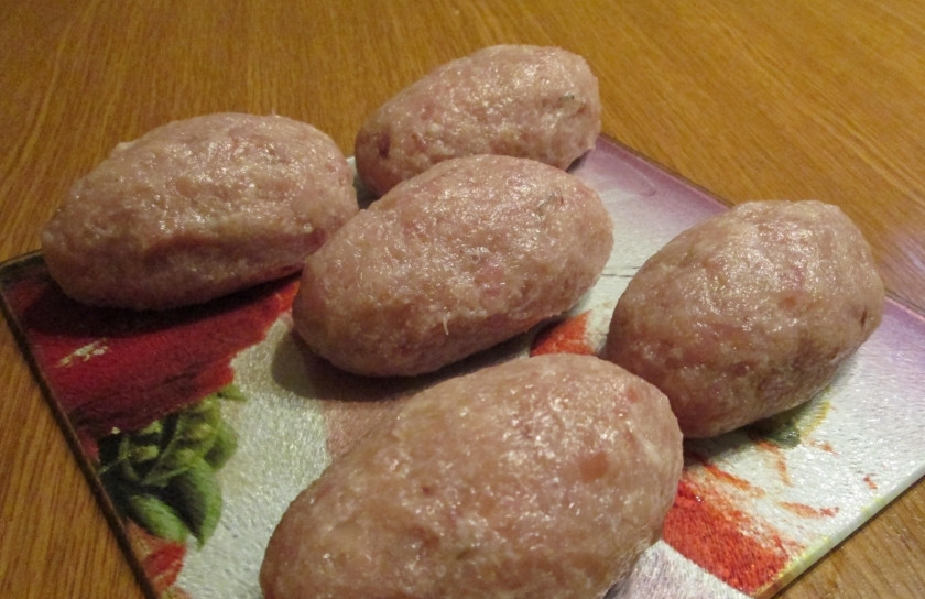 1. Этап. Котлеты из пикши: Лепим котлеты.