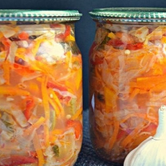 Салат Охотничий с капустой на зиму